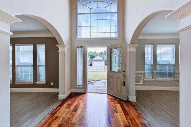 Foto del edificio - 13835 Bentpath Dr