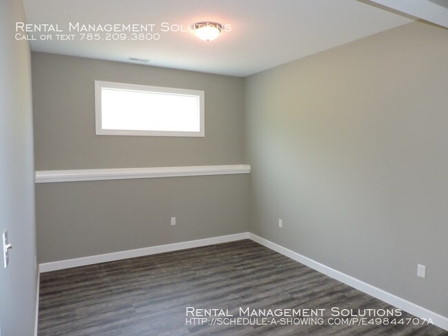 Building Photo - 4407 SE Gemstone Ln