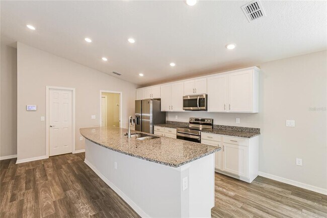 Building Photo - 944 First Dr