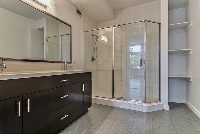 Foto del edificio - 5605 Gentry Ave