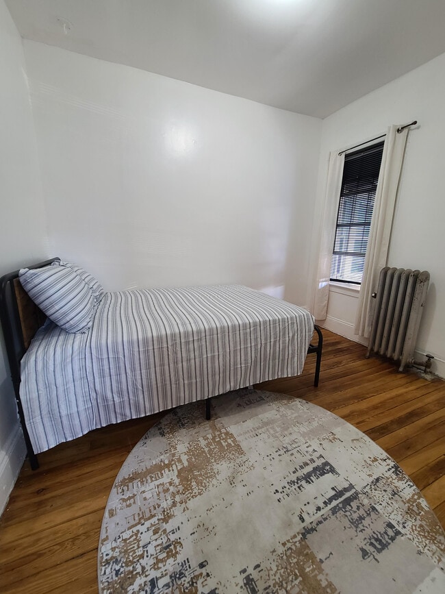 Foto del edificio - 474 E 18th St