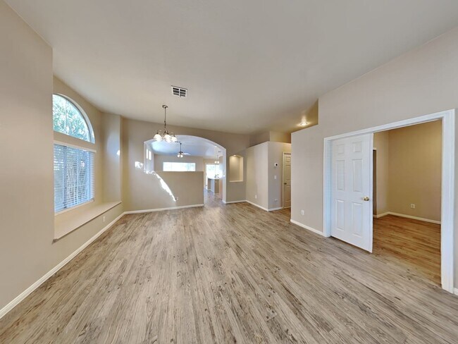 Foto del edificio - 6264 Back Woods Rd