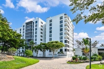 Building Photo - 2400 Gulf Shore Blvd N