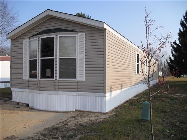 Building Photo - 3 br, 2 bath Mobile Home - Lakefront Estat...