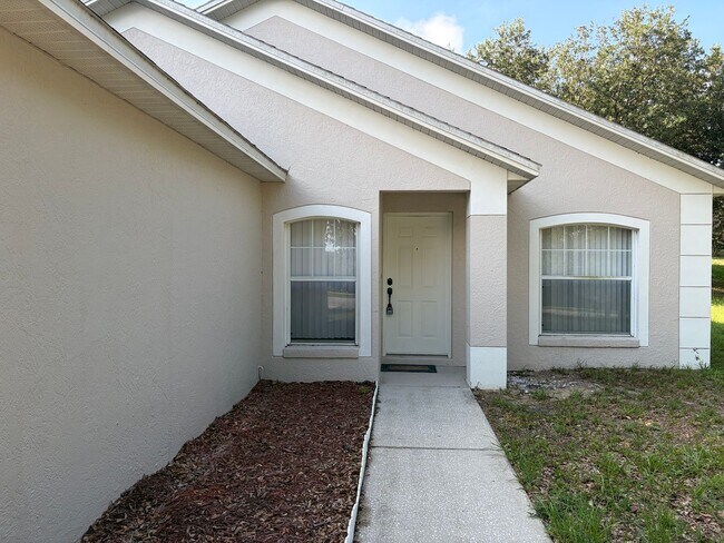 Building Photo - Spacious 3 Bd 2 Bth Home Available Now in Minneola!