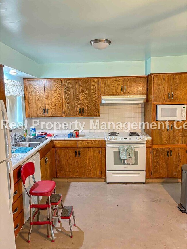Foto del edificio - AVAILABLE JUNE - 4 Bed / 2 Bath Home locat...