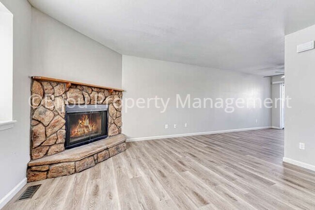 Foto del edificio - Completely Renovated Townhome