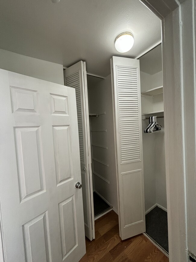 Foto del edificio - 3825 N Pine Grove Ave