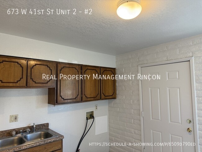 Building Photo - 673 W 41st St