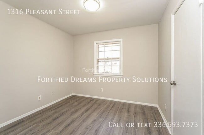 Foto del edificio - 1316 Pleasant St