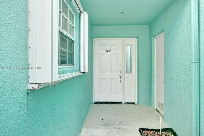 Building Photo - 2607 SE 20th Ct
