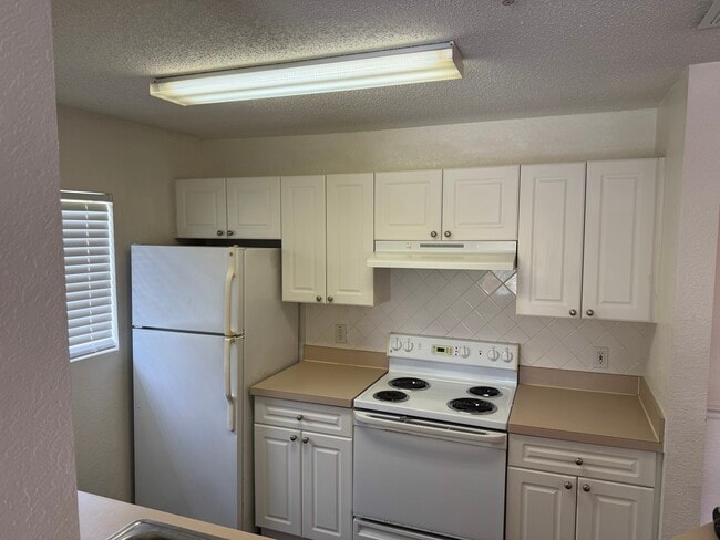 Building Photo - 18001 Richmond Pl Dr