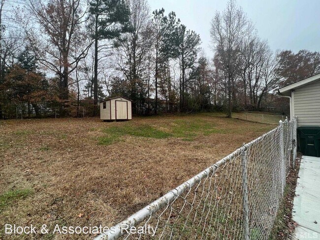 Building Photo - 3 br, 1 bath House - 1112 Hazelnut Drive