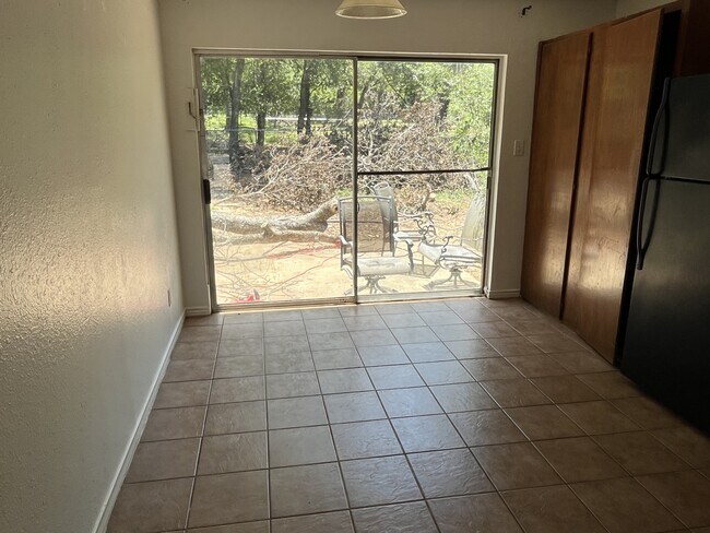 Foto del edificio - 206 Craddock Ave