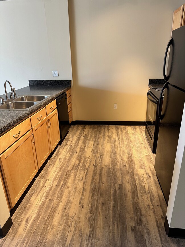 2 bedroom kitchen - Broadway Plaza Lofts