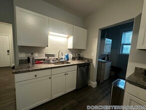 Building Photo - 108 Callender St