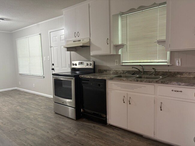 Foto del edificio - 4909 Sunshine Dr