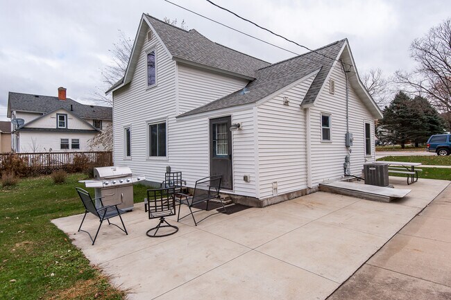 Foto del edificio - 601 Kenilworth Ave S