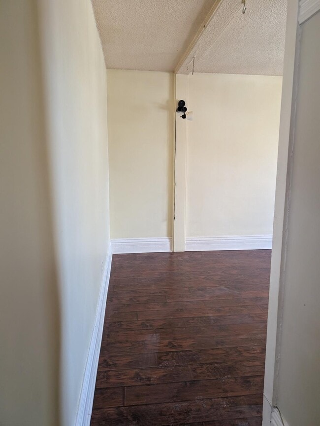 Building Photo - 540 Downie St