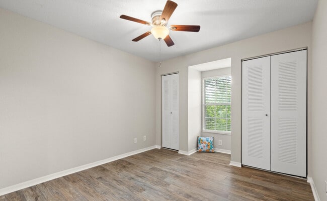 Building Photo - 13700 Richmond Park Dr N