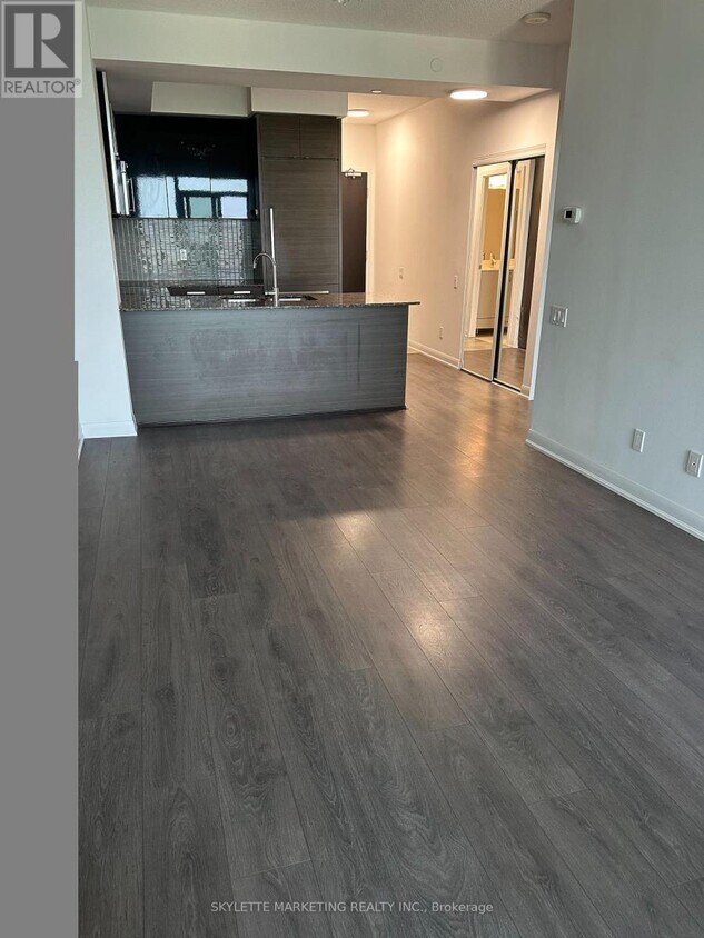 Primary Photo - 5162-5162 Yonge St