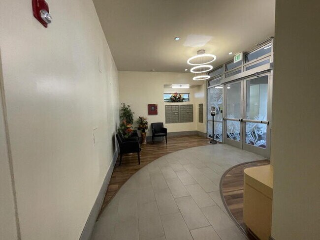 Foto del edificio - REGENCY TOWER studio w/pkg, sec, A/C, W/D,...