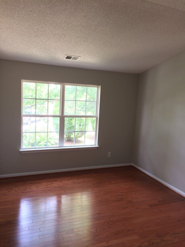 Building Photo - 101 Summerchase Drive
