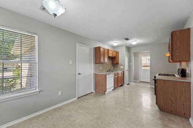 Building Photo - 17202 Hawks Landing Dr