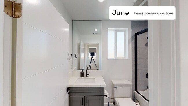 Foto del edificio - Room in Shared 4 bed/3 bath home