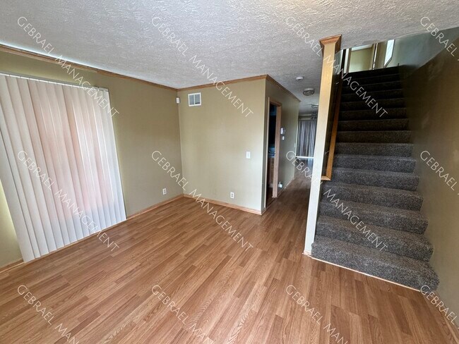 Building Photo - 215 Ferris St