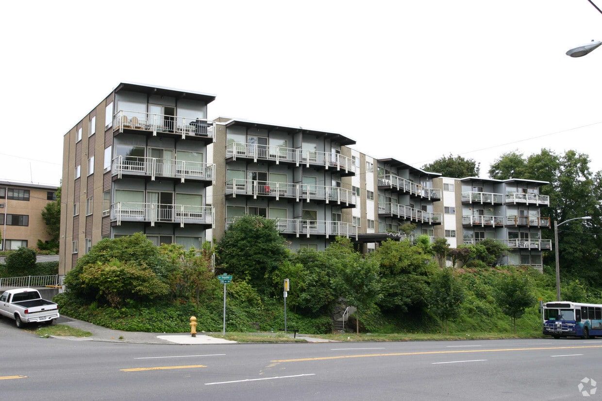 Primary Photo - Conveniently located 4 story gem!