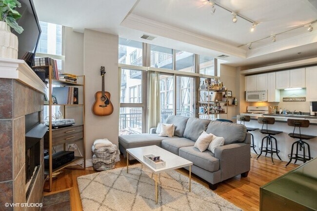 Foto del edificio - Spacious 1 Bed, 1 Bath in the Loop
