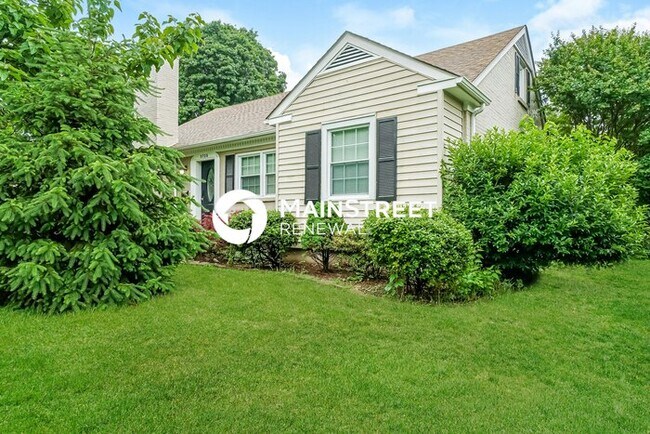 Foto del edificio - 3 Bedroom Pet-Friendly Home in Louisville, KY with Main Street Renewal