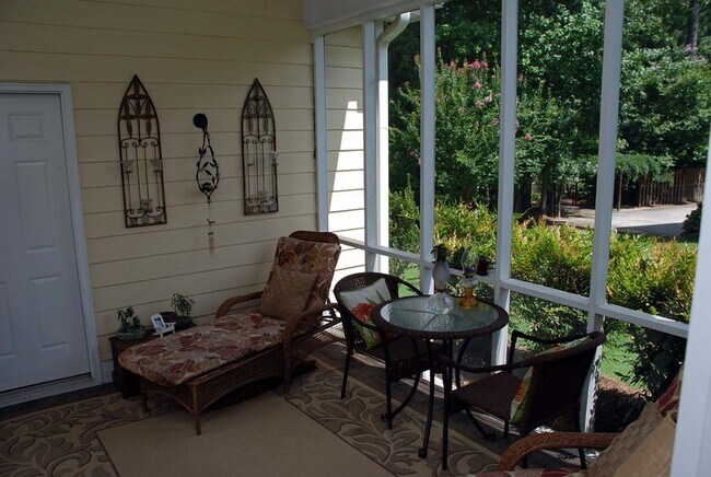 Foto del edificio - 125 Denham Square