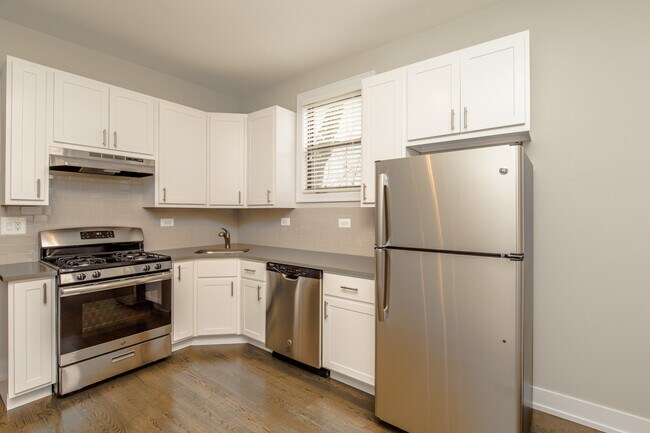 Foto del edificio - 3250 N Lakewood Ave