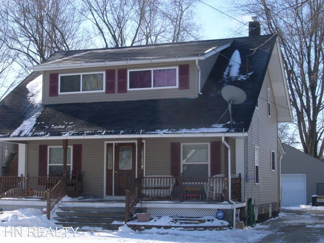 Primary Photo - 3 br, 2.5 bath House - 615 EAST BROAD ST