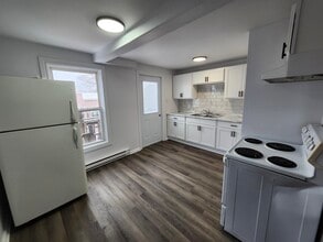 Building Photo - 54 Watson St