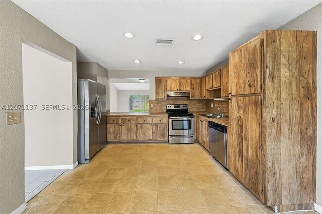 Foto del edificio - 381 Deer Creek Wildwood Ln E
