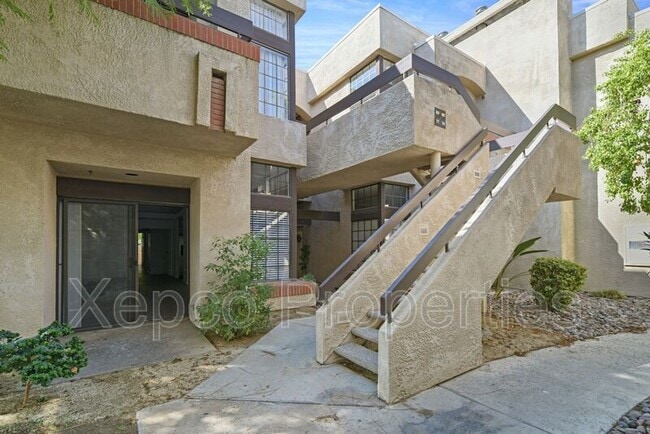 Building Photo - 2601 S Broadmoor Dr