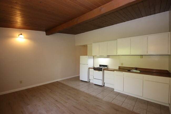 Building Photo - 222 S Oak Knoll Ave
