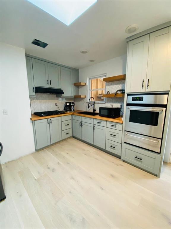 Foto del edificio - 15703 Pearce Ln