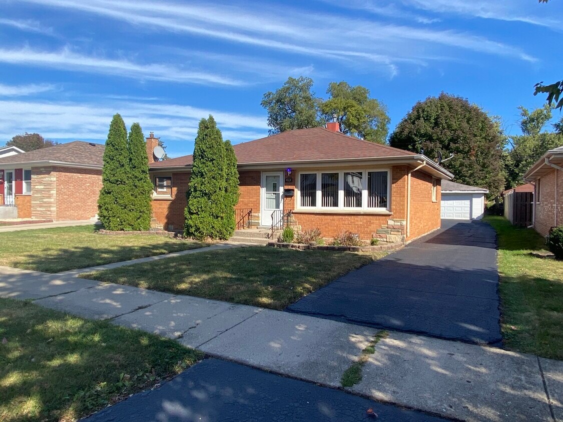 Foto principal - 9029 Sproat Ave