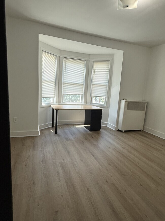 Building Photo - 435 Montclair Ave
