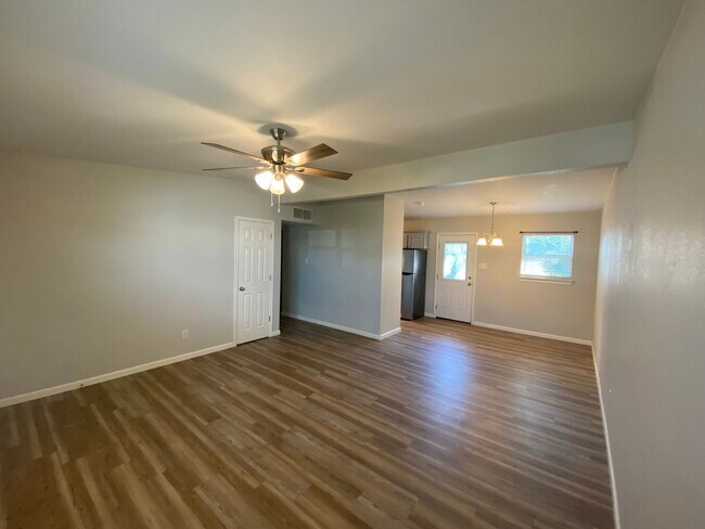 Building Photo - Discover your new 3 bed/1.5 bath home, swe...