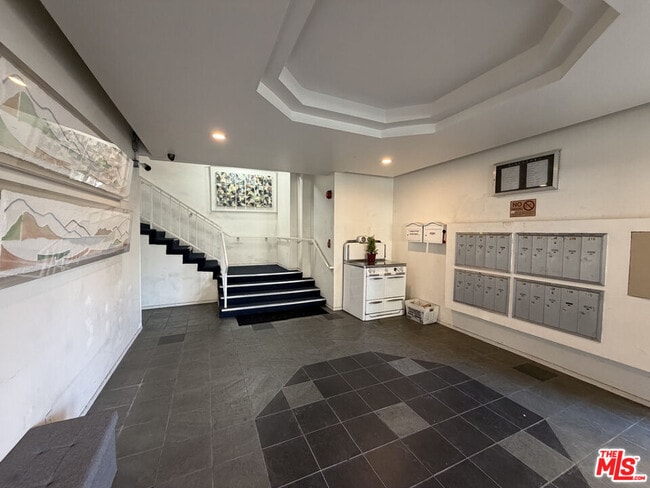 Building Photo - 326 S Manhattan Pl