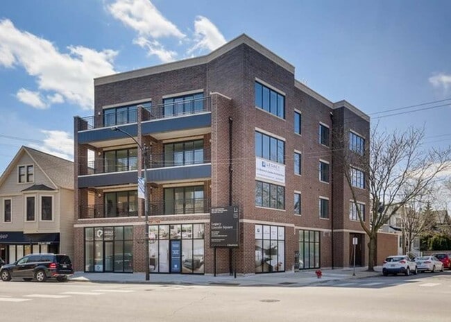 Building Photo - 2505 W Carmen Ave