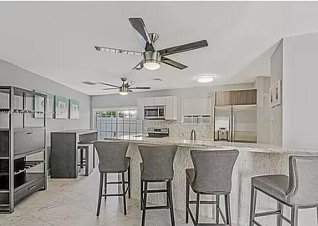 Foto del edificio - 725 SE 14th Ct