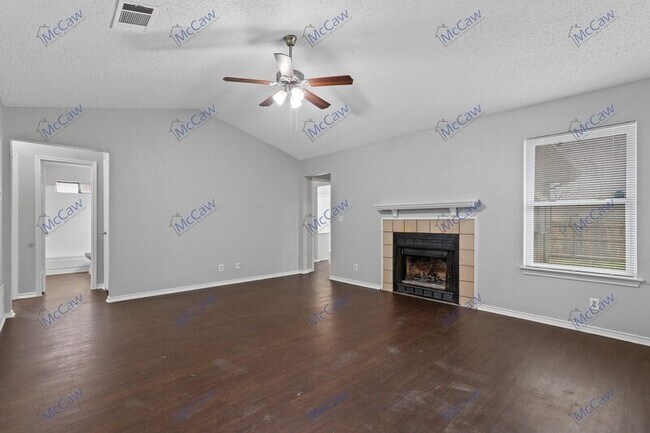 Foto del edificio - 8017 Camelot Rd