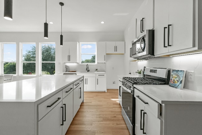 Building Photo - 1404 Hamburg St