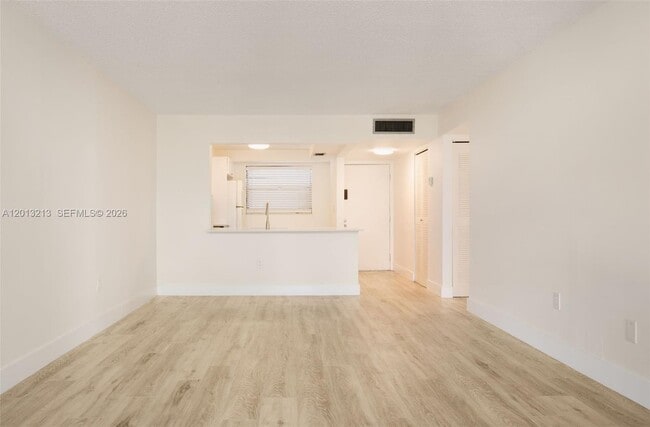 Foto del edificio - 10825 SW 112th Ave